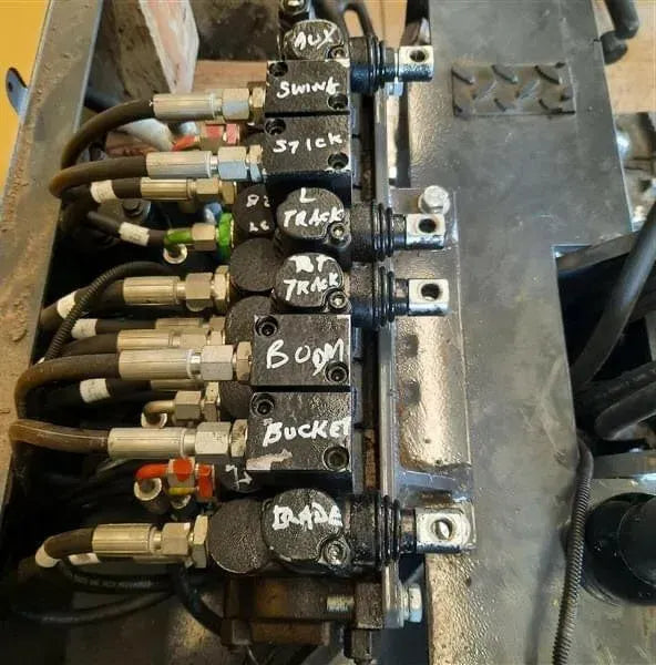 1.5 ton, 13.5HP RATO Mini Excavator w/ pilot control system | AGT-H15R